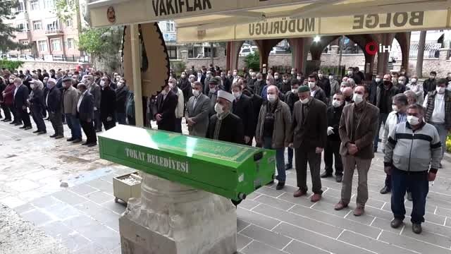 Tokat'ta, babasını 16 yıl önce kalp krizinden kaybeden öğretim görevlisi İsmail Zafer Tanrıverdi,...