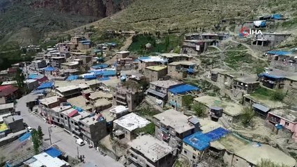 Basamakları andıran taş evler zamana meydan okuyor