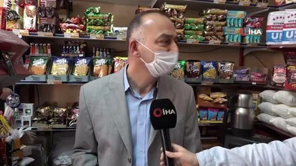 Mahalle mahalle gezip bakkallarda veresiye defterlerini aldı