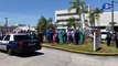 Emotivo saludo a médicos y enfermeros del North Shore Medical Center en Miami