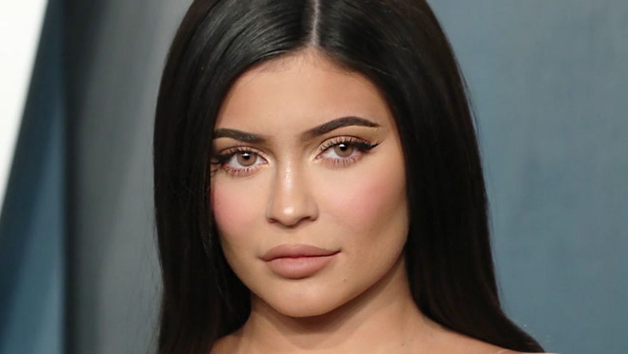 Kylie Jenner Slams Fan & Calls Out Kris Jenner Over KUWTK Episode