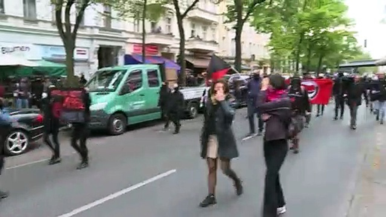 1. Mai: Hunderte Demonstranten trotzen Corona-Beschränkungen