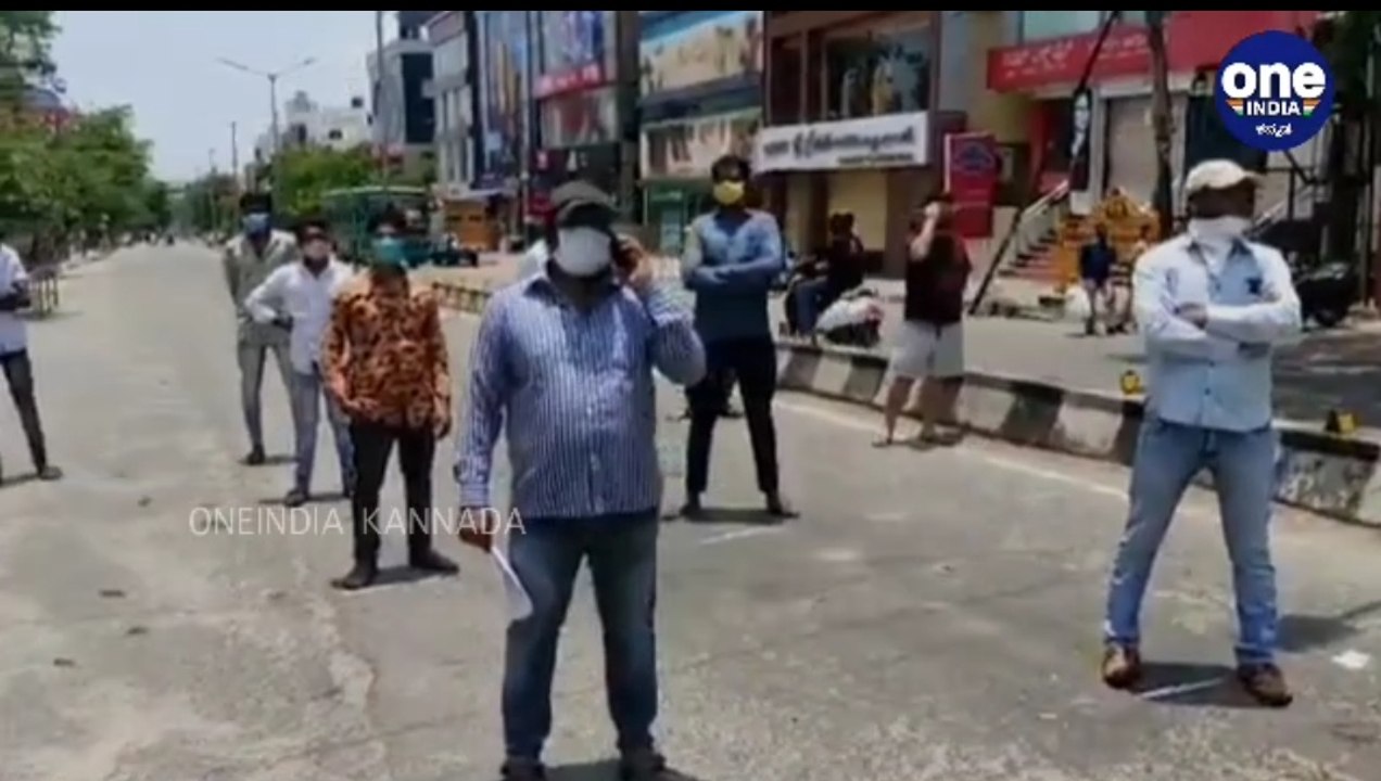 RT ನಗರದ ಪೊಲೀಸ್ ಠಾಣೆ ಎದುರು ಗಾಡಿ ವಾಪಸ್ ಪಡೆಯಲು ಕಾದು ನಿಂತ ಜನ