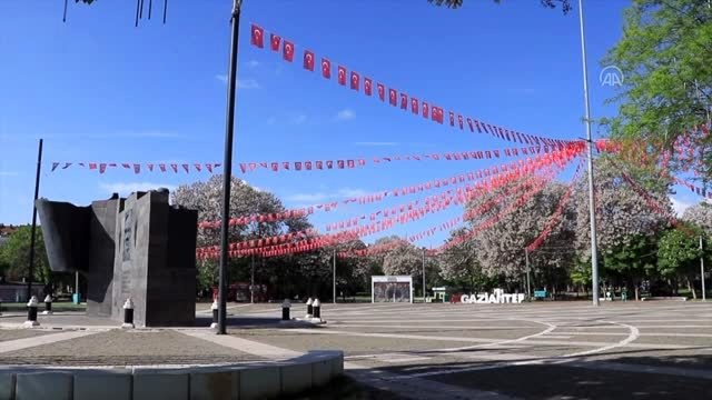 Sokağa çıkma kısıtlamasının 2. gününde cadde ve sokaklar boş kaldı