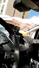 Dos policías de Benidorm se ceban con un transexual: "¡De día eres más feo, vete ya, cerdo!"