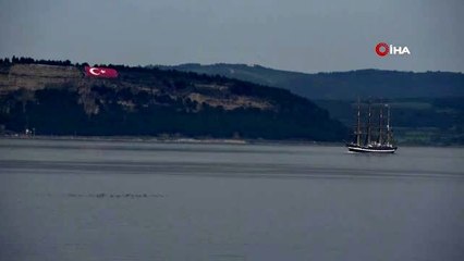 Tarihi gemi 'Kruzenshtern' Çanakkale Boğazı'ndan geçti