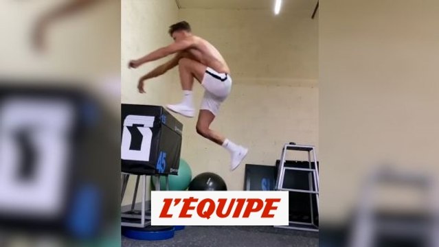 Marcos Llorente saute 1,15 m sur une jambe - Foot - WTF