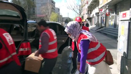 Fenerbahçeli Garry Rodrigues’in gönderdiği yardım kolileri Bitlis’e dağıtıldı