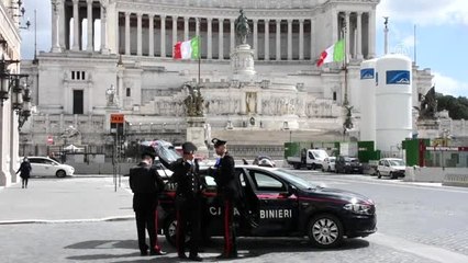 İtalyanlar Kovid-19 tedbirlerine rağmen sokağa çıkmak için bahaneler geliştirmiş