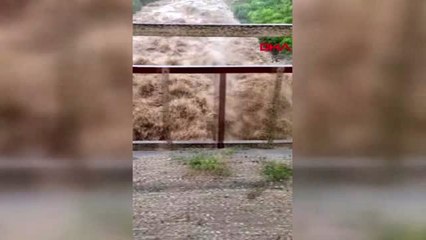 Adana'da yağışta mağdur olan tarım işçilerine 500 yatak ve yorgan yardımı