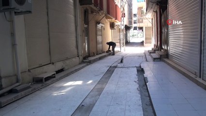 10 yıldır sahipsiz kedilere bakan esnaf sokağa çıkma kısıtlamasında da kedileri yalnız bırakmadı