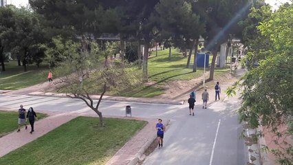 Vecinos de Valencia salen tras el confinamiento para hacer deporte