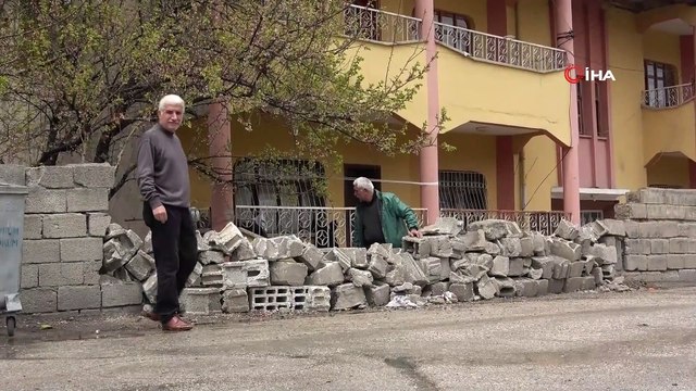 Sokağa çıkma kısıtlaması felaketten kurtardı... Hızını alamayan otomobil evin bahçesine böyle girdi