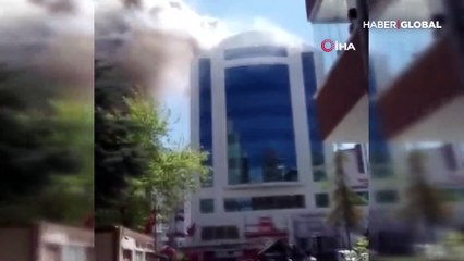 Esenyurt'ta kız öğrenci yurdunun çatısında yangın