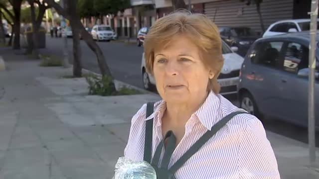 Las personas mayores vuelven a pasear siete semanas después del confinamiento