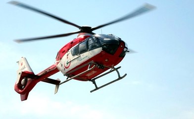 Acil hasta için tarlaya inmek isteyen ambulans helikoptere tarla sahipleri izin vermedi