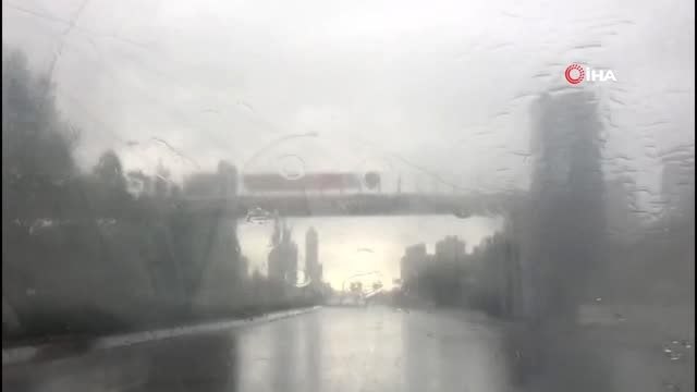 Başkent'te aniden bastıran dolu sürücülere zor anlar yaşattı