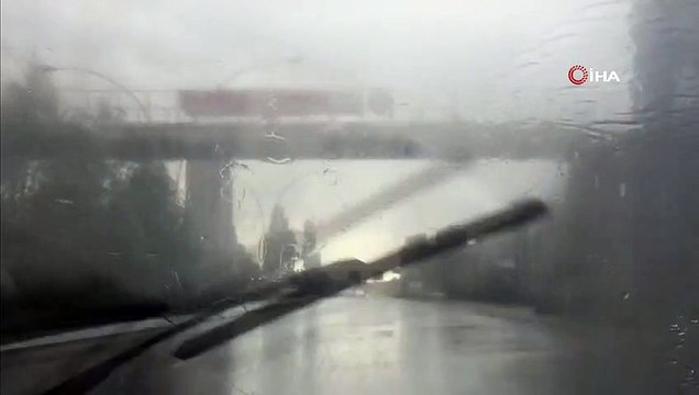 Başkent’te aniden bastıran dolu sürücülere zor anlar yaşattı