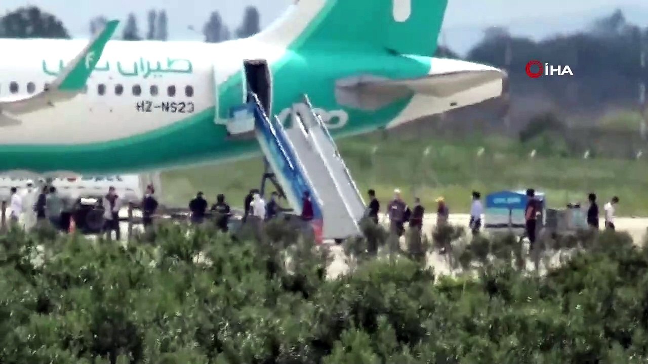 Yurt dışından gelen yolculara apronda tek sıralı önlem