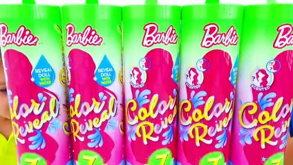 فلاد ونيكيتا اللعب مع باربي اللون تكشف الدمى