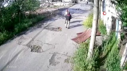 Gaziosmanpaşa'da suçüstü yakaladığı hırsızı sopayla böyle dövdü