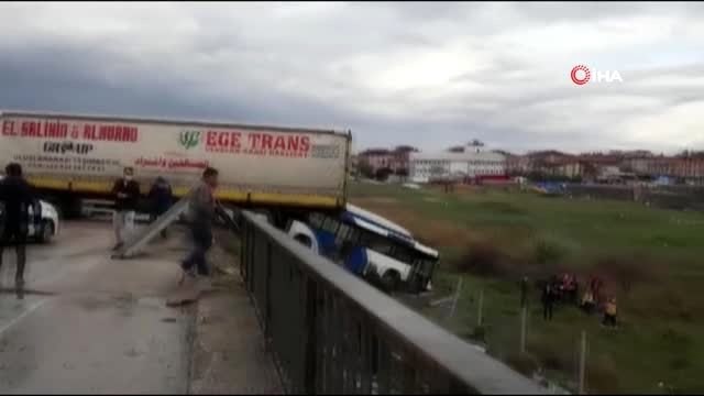 Ankara-Konya yolu üzerinde tır ve EGO otobüsü kaza yaptı...Kazada çok sayıda yaralı var