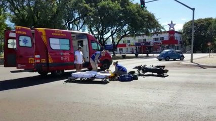 Motociclista fica ferido em acidente na Avenida Brasil