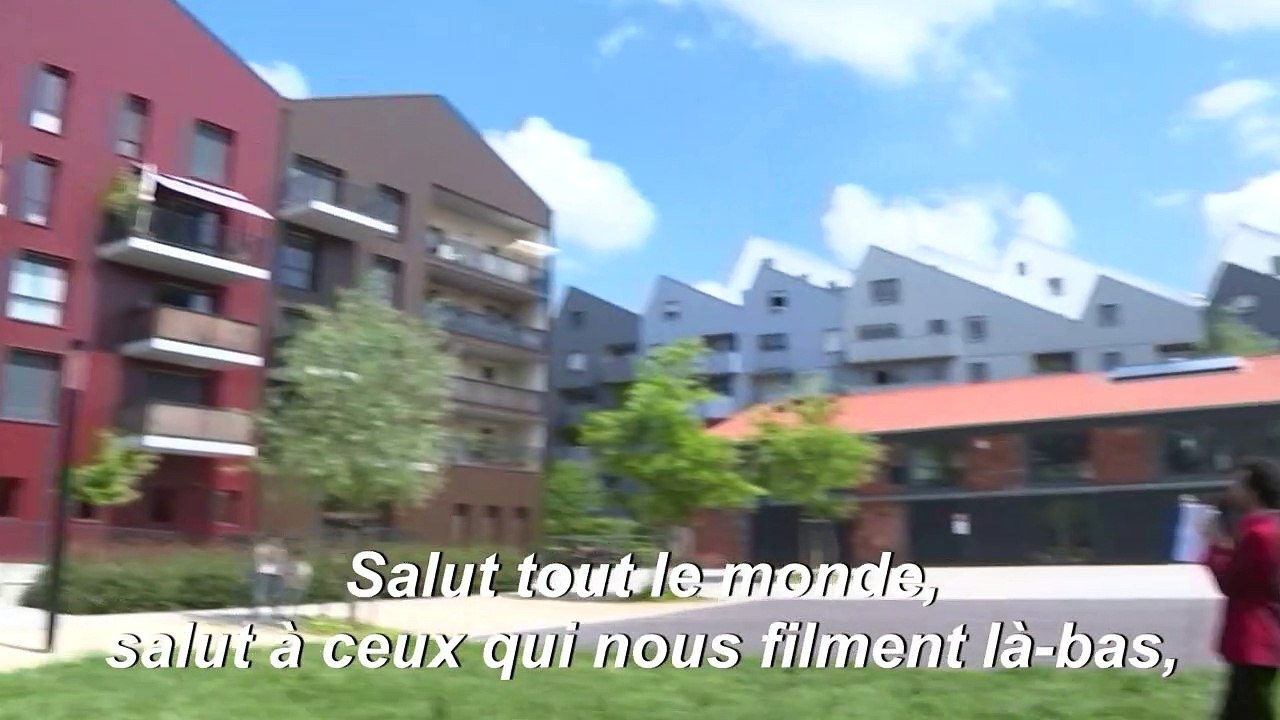 "Oyez oyez, confinés !": à Bordeaux, des messages personnels délivrés par des "crieurs de rue"