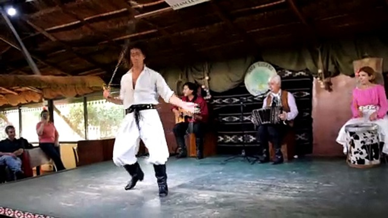 Danse malambo et tournoiement des boleadoras au Mexique
