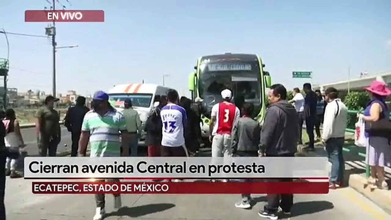 Familiares de pacientes con covid-19 bloquean A...
