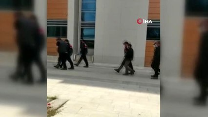 Hem korona virüs tedbirlerine uymadılar, hem de uyuşturucu madde ile yakalandılar