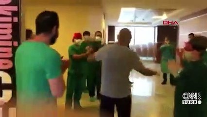 Download Video: Koronavirüsü yenen doktor, alkışlarla taburcu oldu