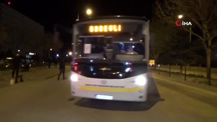 Karaman'da karantinadaki gurbetçi vatandaşlara bakandan kitap sürprizi