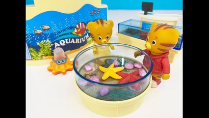 VISIT To The AQUARIUM Daniel Tiger Toys and Playmobil Video for Kids-