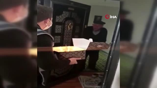 86 yaşına giren Veli amcaya doğum günü sürprizi