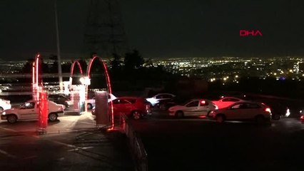 İran'da koronavirüse karşı arabalı sinema