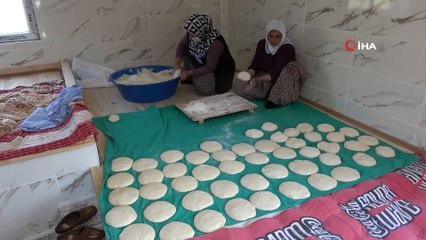 Virüse karşı ele ele verip köye fırın yaptılar