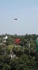 लखनऊ: केजीएमयू के कोरोना वारियर्स को सेना का सलाम, हेलिकॉप्टर्स से हॉस्पिटल पर की पुष्पवर्षा