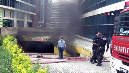 Pendik'te yangın çıkan binada vatandaşlar anons ile tahliye edildi