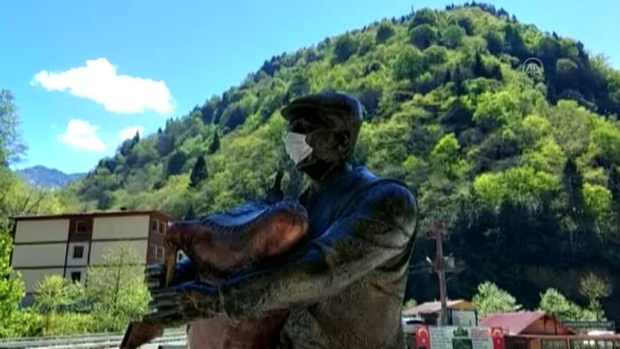 Baharla canlanan doğa eşsiz manzaralar sunuyor