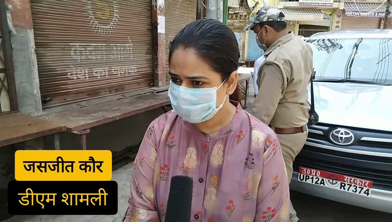 कैराना: डीएम एसपी ने नगर में भारी पुलिस फोर्स के साथ किया फ्लैग मार्च
