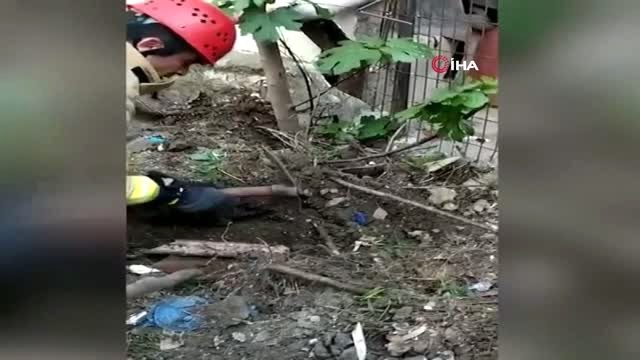 Yeraltındaki boruya sıkışan yavru kedi böyle kurtarıldı