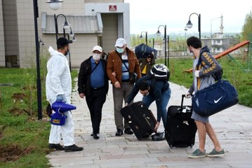 Muş'ta karantinadaki 175 vatandaş memleketlerine uğurlandı