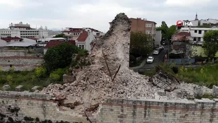 Fatih'teki tarihi surların bir kısmında çökme yaşandı