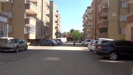 Yerel gazeteyi cadde ve sokaklarda bağırarak sattı