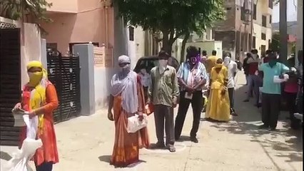 जयपुर में उचित मूल्य की राशन दुकानों पर गेहूं और दाल का वितरण