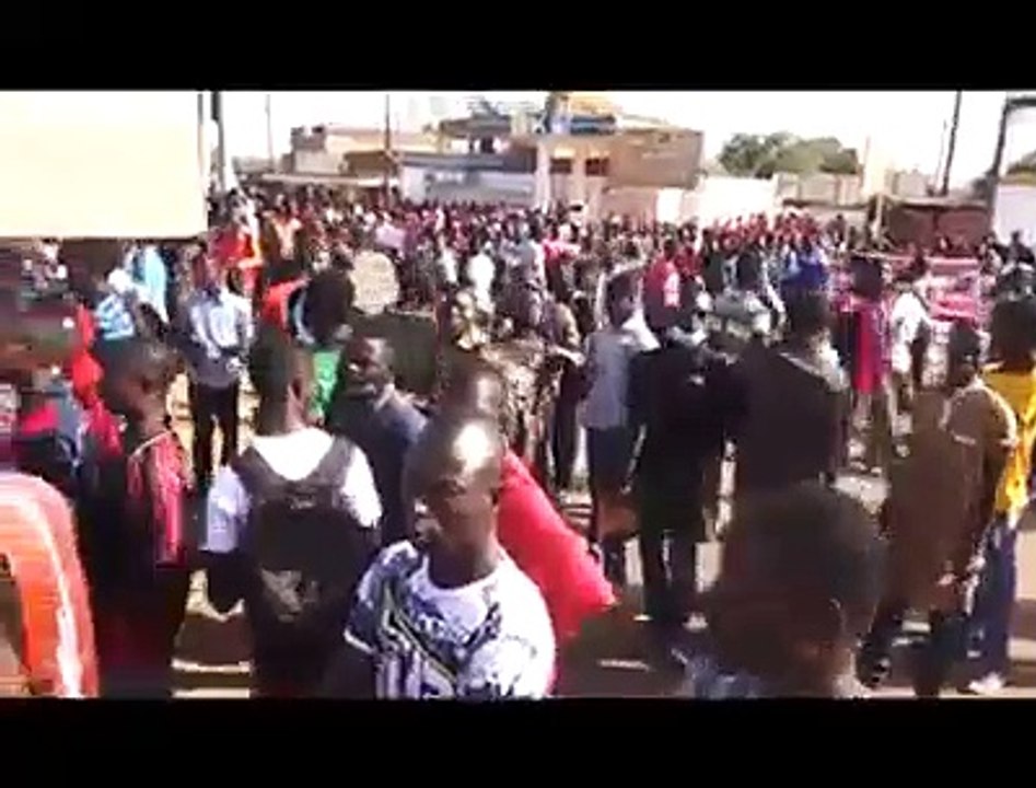 VISITE MACRON AU BURKINA FASO: CE QUE LES MÉDIAS FRANÇAIS NE MONTRENT PAS