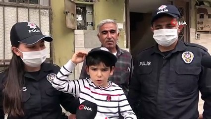 Dedesi Polisi Aradı, Torunu Oyuncağı Kapıp Özel Harekat Marşını Okudu