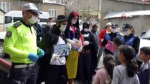 Hakkari Polisinden 400 Çocuğa '23 Nisan' Hediyesi
