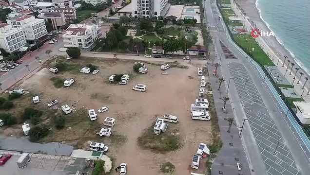 Dünyanın En Güzel Sahilinde Denize 50 Metre Mesafede İzole Oldular